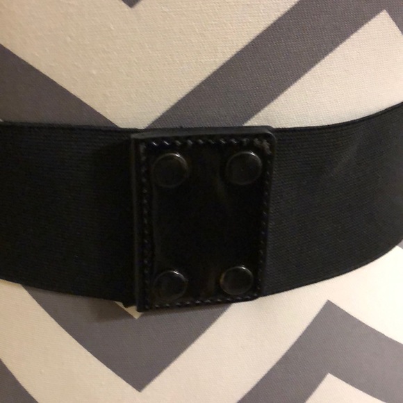 WHITEHOUSE BLACK MARKET beautiful two tone belt - Picture 4 of 5